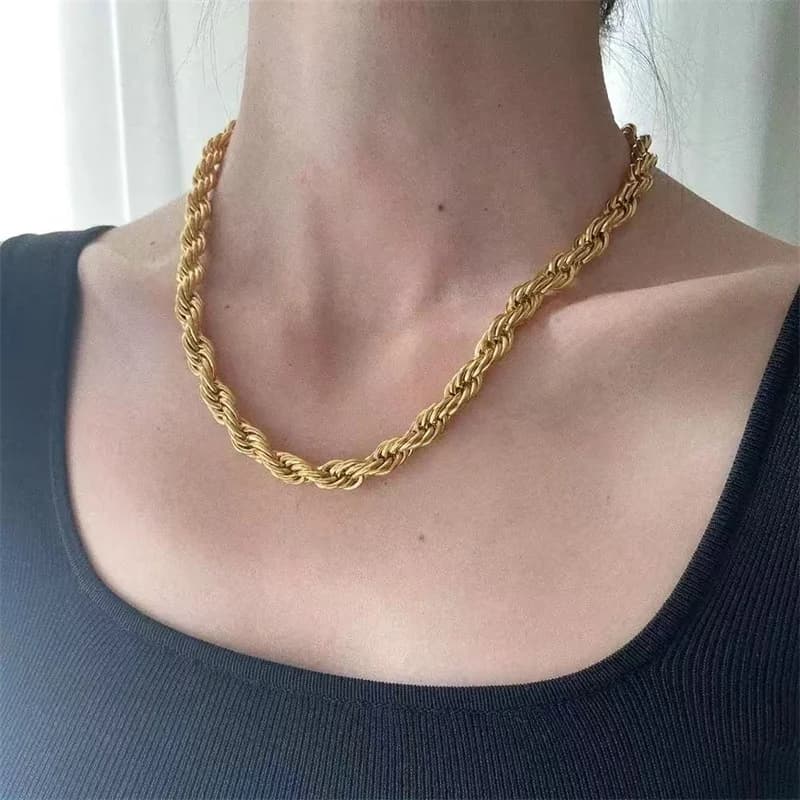 Μοντέρνο Κολιέ τύπου Collar με Σχέδιο Twist Chain, Επικαλυμμένο με Χρυσό